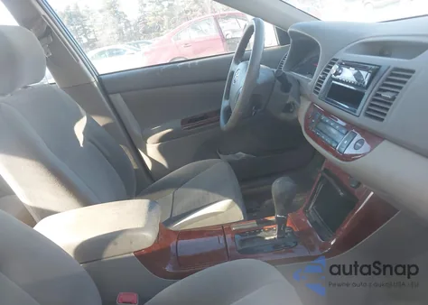 2005 Toyota Camry Xle z USA, uszkodzony, nr VIN 4T1BE30K75U631336